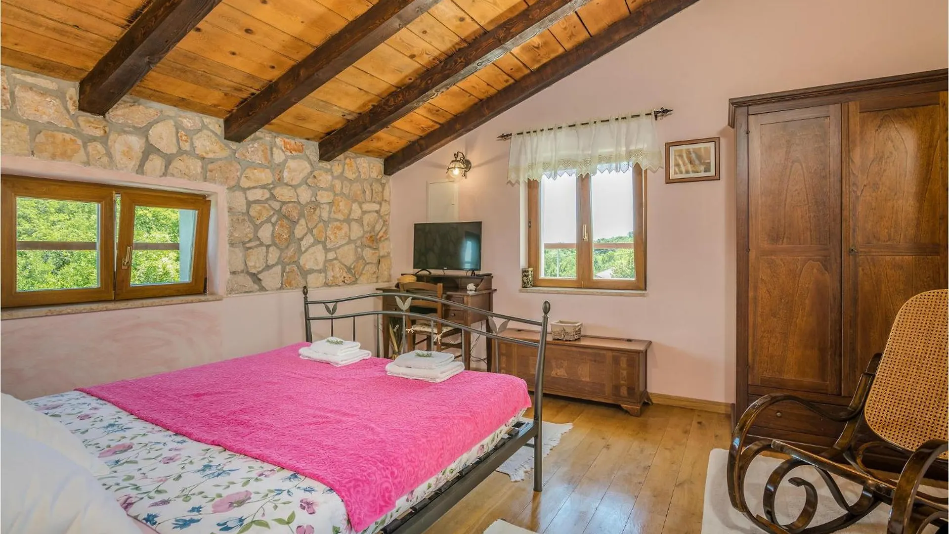 2 Bedroom Pet Friendly Home In Gostinjac Сasa de vacaciones