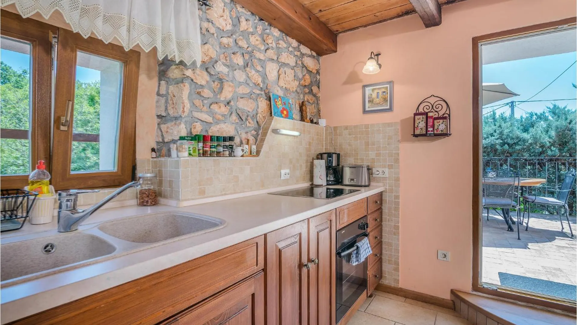 2 Bedroom Pet Friendly Home In Gostinjac Сasa de vacaciones
