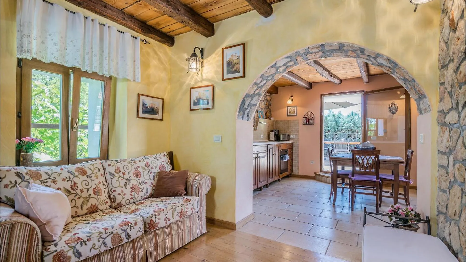 2 Bedroom Pet Friendly Home In Gostinjac Сasa de vacaciones