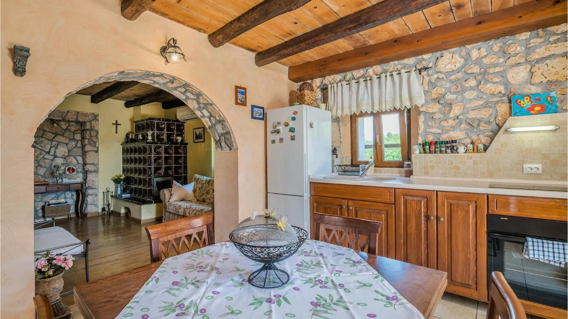 Сasa de vacaciones 2 Bedroom Pet Friendly Home In Gostinjac
