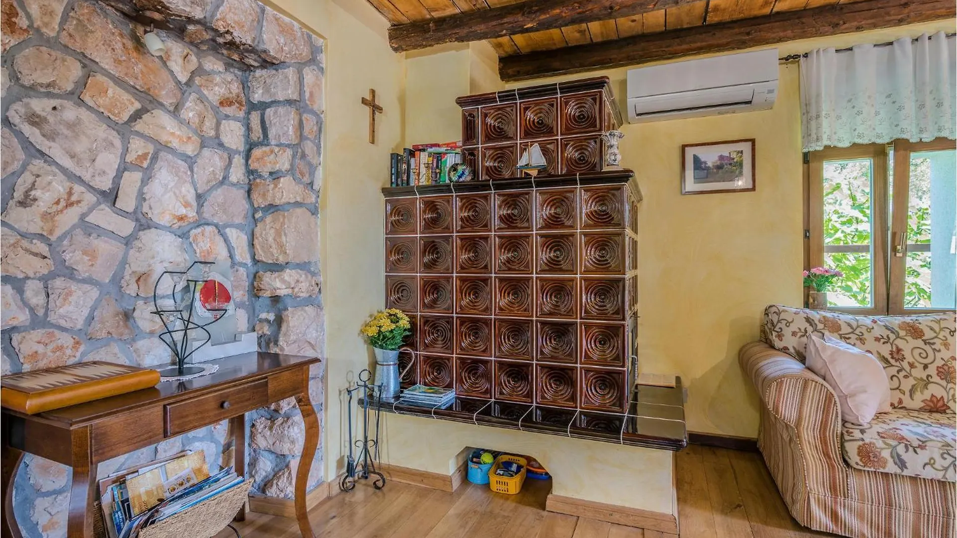 2 Bedroom Pet Friendly Home In Gostinjac Сasa de vacaciones